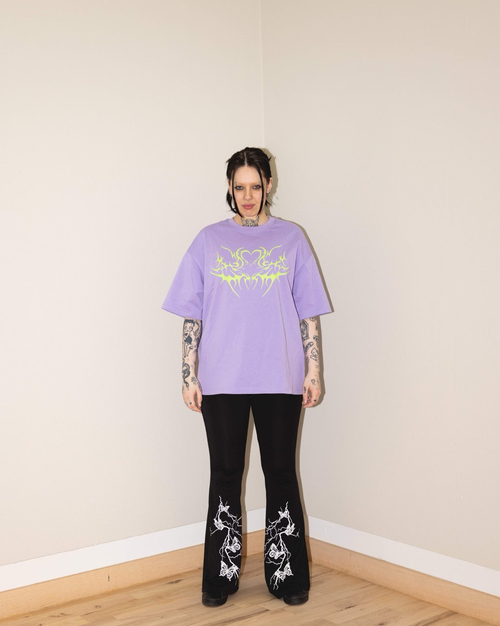 EDGY HEART - Loose Cut Tee