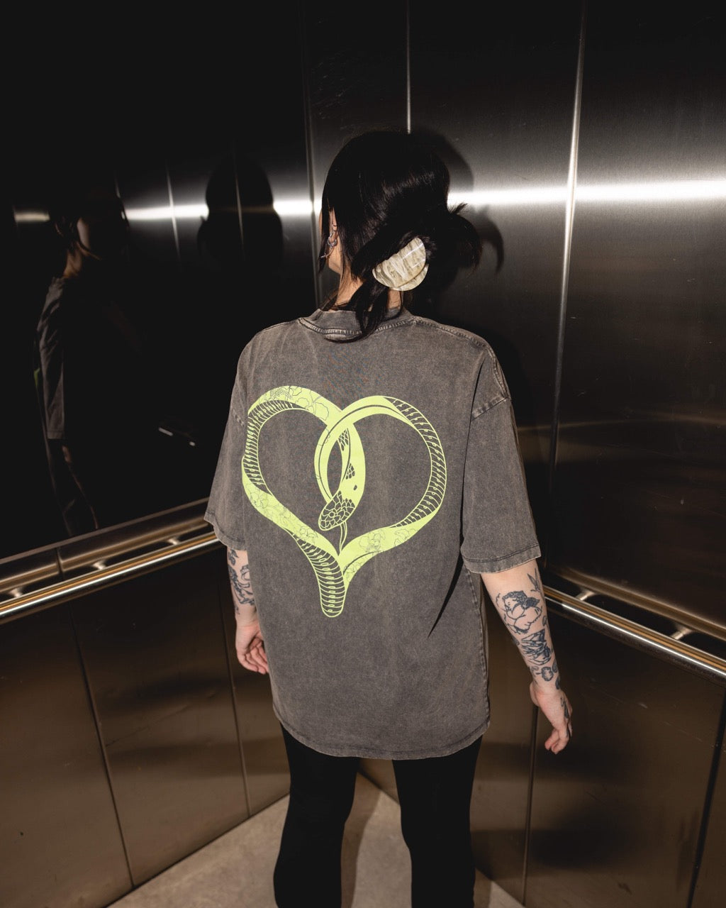 LovelySNAKE - Snow Washed Look Loose Cut T