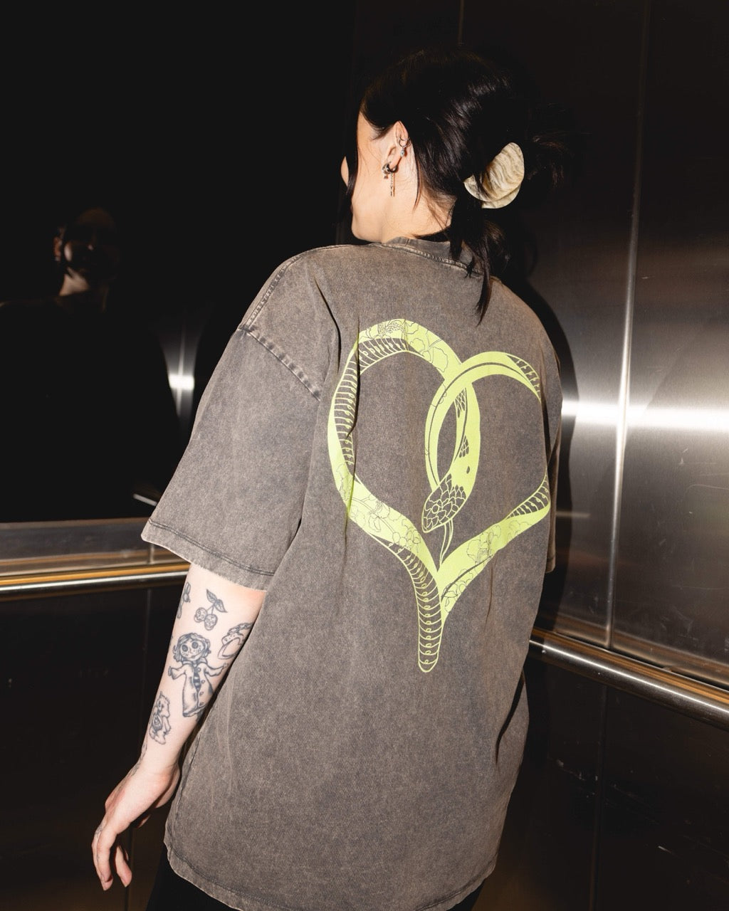 LovelySNAKE - Snow Washed Look Loose Cut T