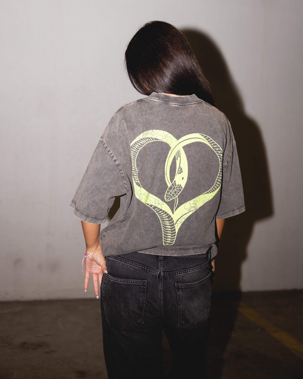 LovelySNAKE - Snow Washed Look Loose Cut T