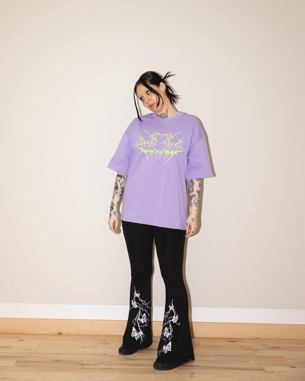 EDGY HEART - Loose Cut Tee