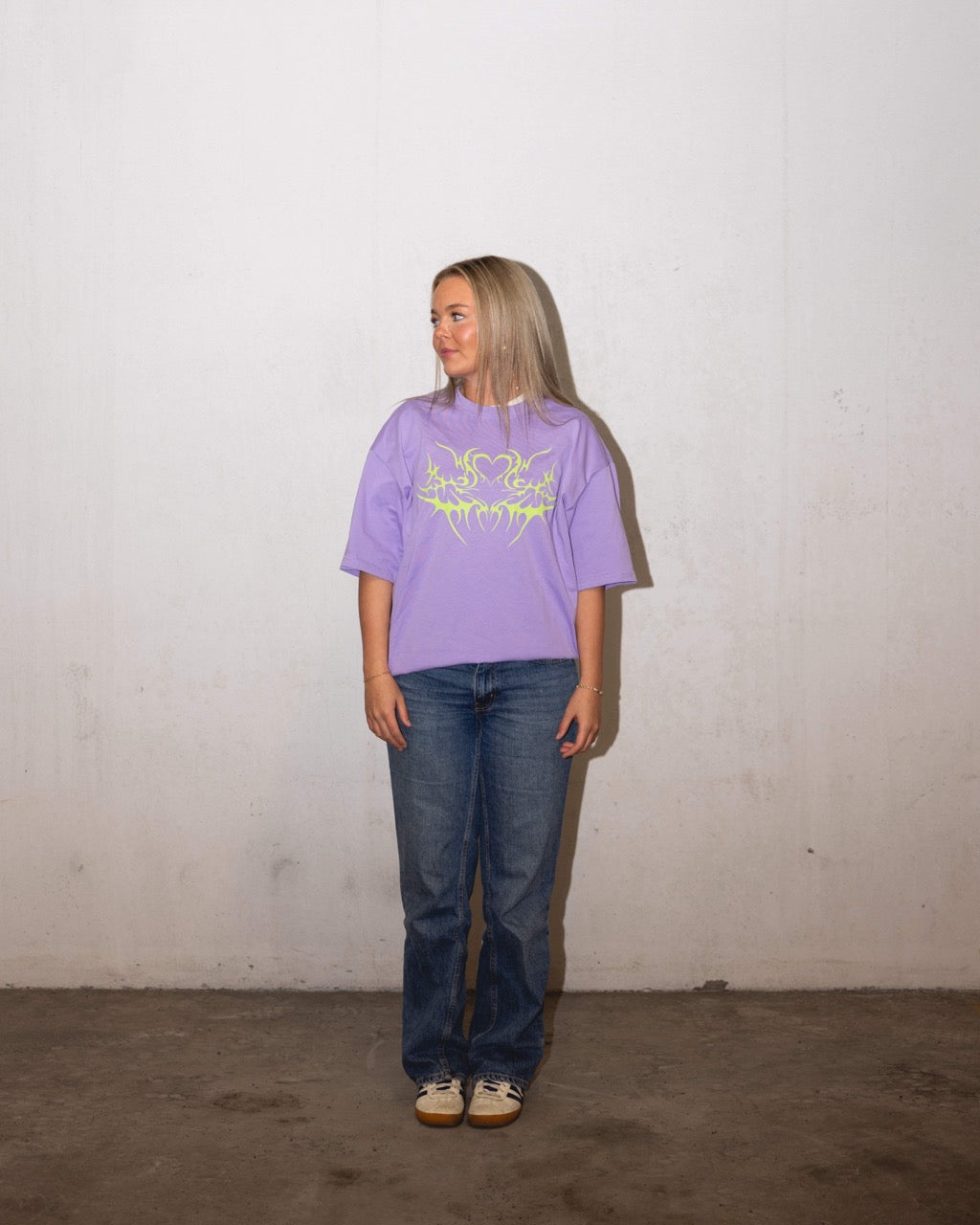 EDGY HEART - Loose Cut Tee